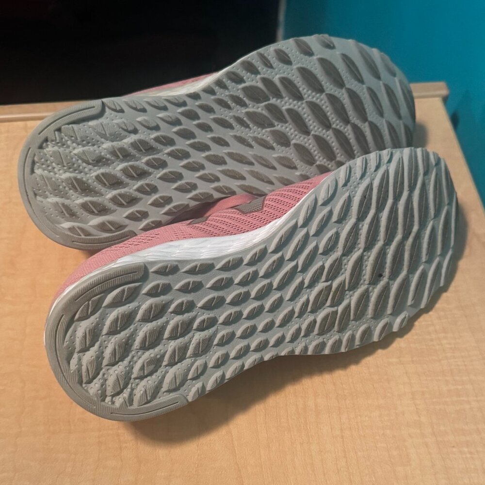 New Balance Sneakers - Women's 9 - Picture 4 of 4